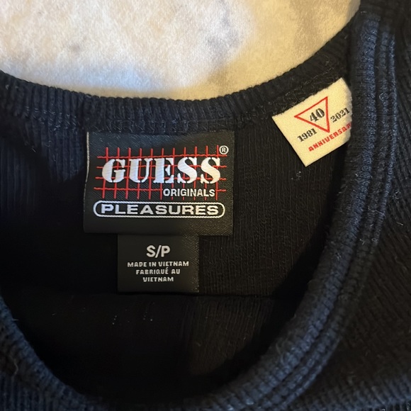 Guess crop top - Picture 2 of 2